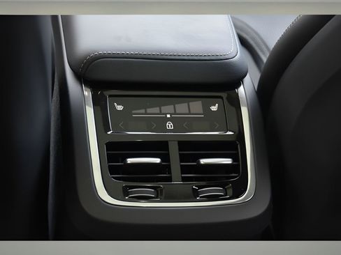 Certified 2025 Volvo XC60 B5 Ultra w/ Protection Package Premier image 14