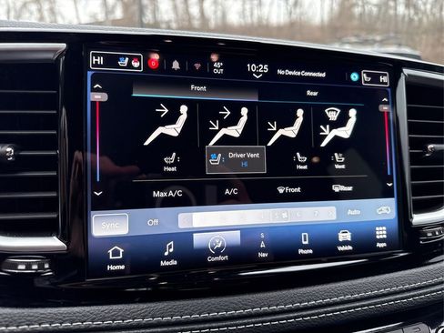 Used 2024 Chrysler Pacifica Limited w/ S Appearance Package image 44