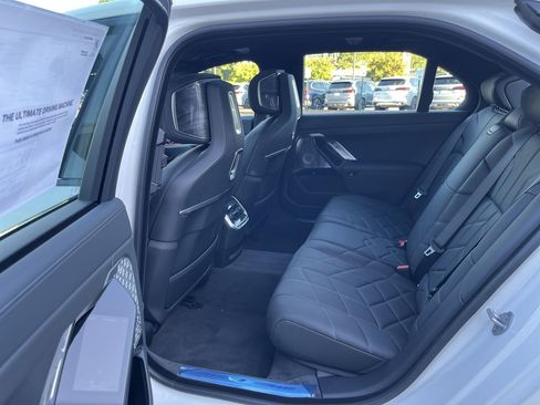 Used 2025 BMW i7 eDrive50 w/ M Sport Package image 32