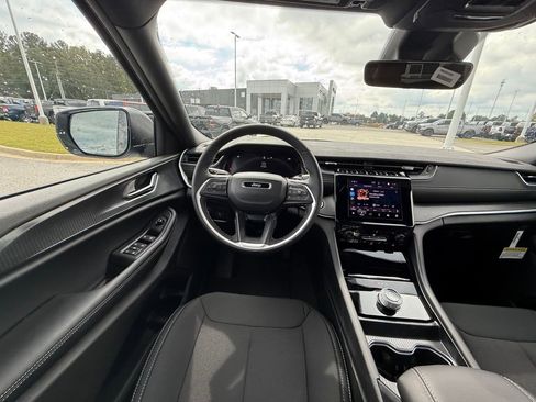 New 2025 Jeep Grand Cherokee Laredo X w/ Luxury Tech Group I image 13