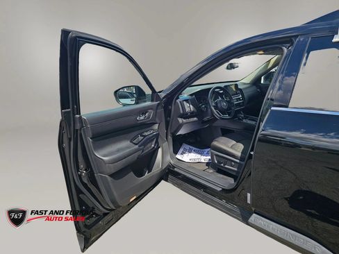Used 2022 Nissan Pathfinder SV AWD/4WD image 9