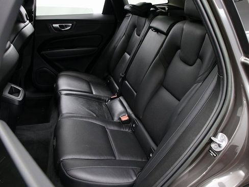 Used 2023 Volvo XC60 B5 Plus w/ Protection Package Premier image 11