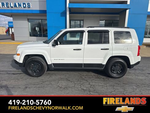 Used 2016 Jeep Patriot Sport image 2