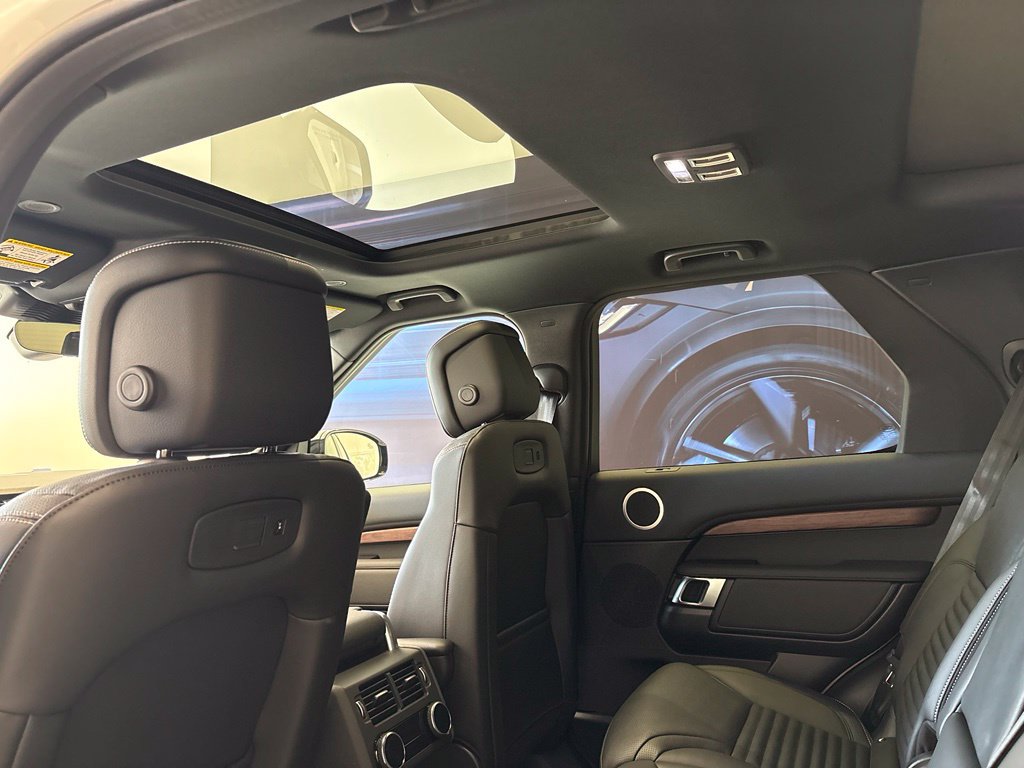 New 2026 Land Rover Discovery S AWD/4WD image 15