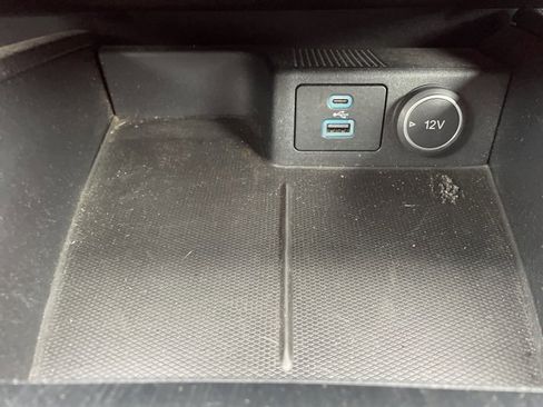 Used 2021 Ford Escape Titanium image 30