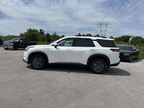 Used 2025 Nissan Pathfinder SV FWD image 6