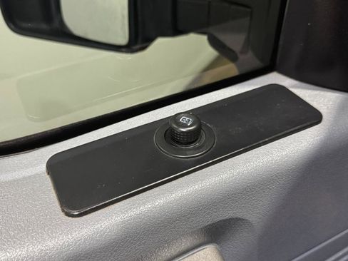 Used 2016 Ford F250 XLT w/ FX4 Off-Road Package image 28