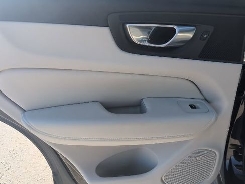 Used 2023 Volvo XC60 B5 Plus image 18