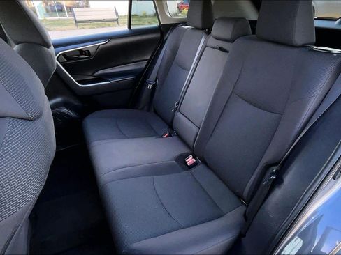 Used 2021 Toyota RAV4 LE image 16