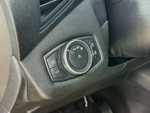 Used 2019 Ford Escape SE image 12