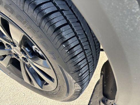 Used 2022 Ford Explorer XLT w/ Equipment Group 202A image 8