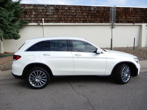 Used 2021 Mercedes-Benz GLC 300 4MATIC image 4