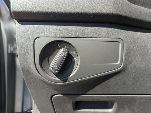 Used 2022 Volkswagen Tiguan SE image 33