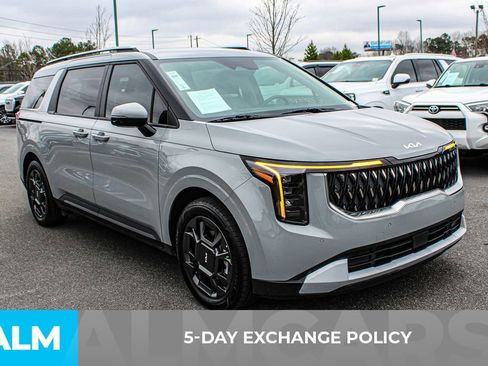 Used 2025 Kia Carnival EX image 4