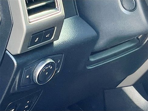 Used 2021 Ford Expedition Limited image 10