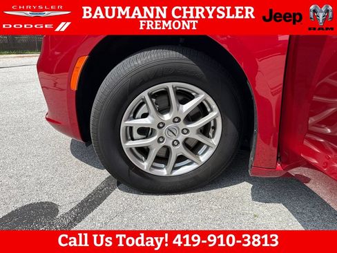 Used 2025 Chrysler Pacifica Select FWD image 26