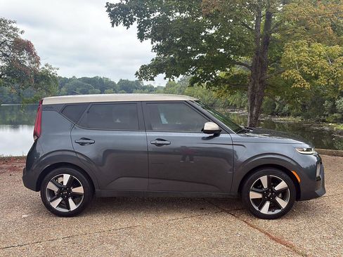 Used 2020 Kia Soul EX FWD image 3