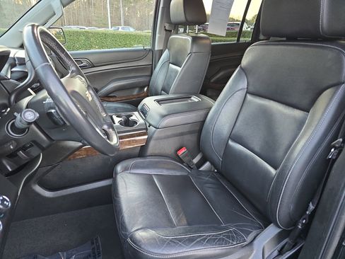 Used 2019 Chevrolet Suburban LT image 16