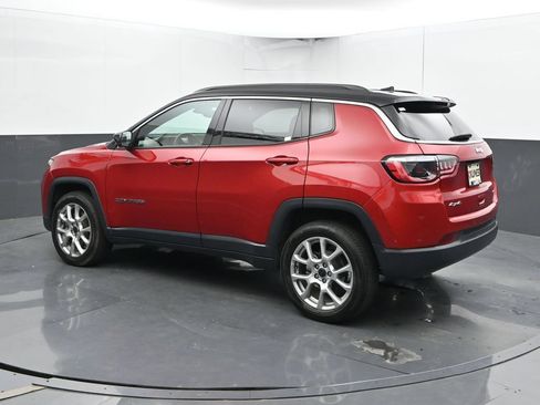 Used 2025 Jeep Compass Limited AWD/4WD image 10