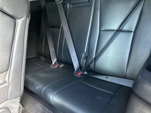 Used 2022 Toyota Highlander XLE AWD/4WD image 28