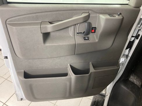Used 2025 Chevrolet Express 3500 LT w/ LT Preferred Equipment Group RWD image 12