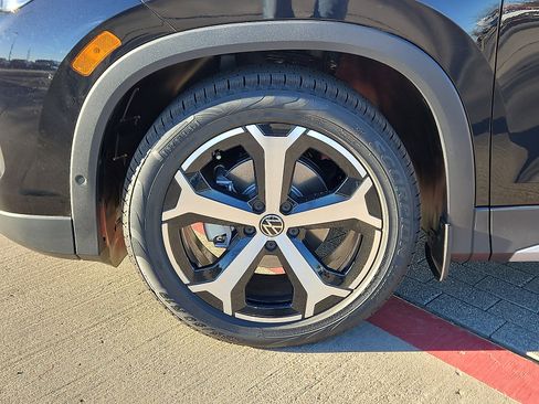 New 2026 Volkswagen Tiguan SE image 5