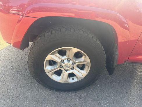 Used 2015 Toyota 4Runner SR5 AWD/4WD image 24