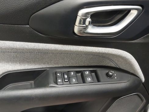 Used 2022 Jeep Compass Latitude w/ Sun and Sound Group AWD/4WD image 25