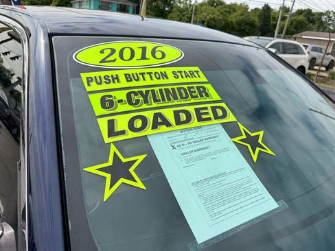 Used 2016 Chrysler 300 Limited RWD image 2
