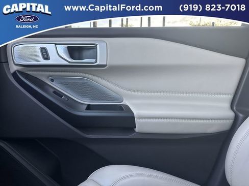 Used 2020 Ford Explorer Platinum w/ Premium Technology Package image 28