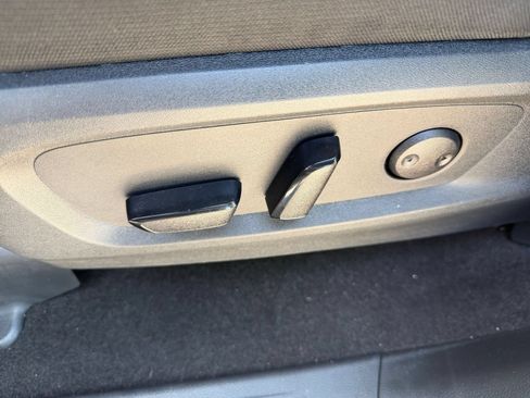 Used 2025 Nissan Pathfinder SV FWD image 18