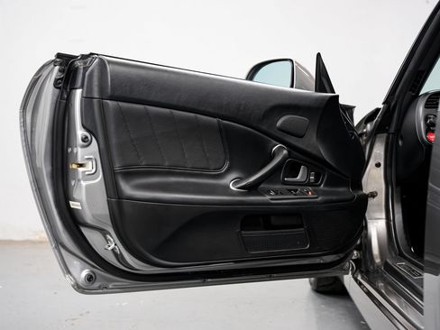 Used 2004 Honda S2000 image 22