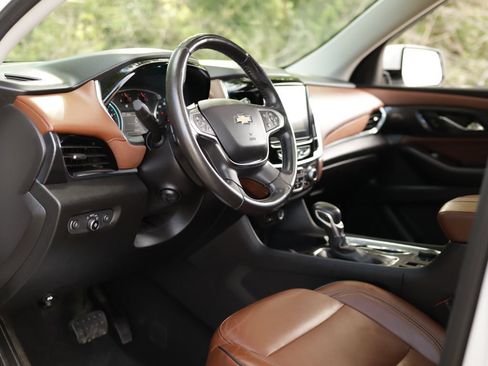 Used 2018 Chevrolet Traverse High Country AWD/4WD image 9