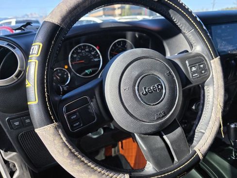 Used 2017 Jeep Wrangler Rubicon w/ Power Convenience Group image 18