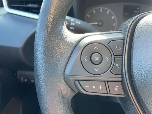 Used 2025 Toyota Corolla LE image 27