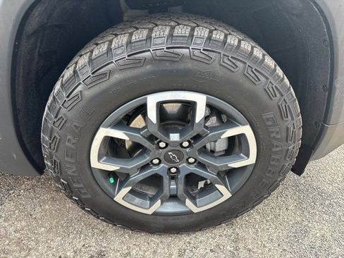 Used 2025 Chevrolet Equinox ACTIV w/ Safety and Technology Package FWD image 7