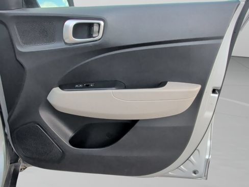 Used 2022 Hyundai Venue SEL FWD image 45