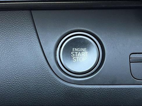 Used 2025 Hyundai Elantra SEL FWD image 22