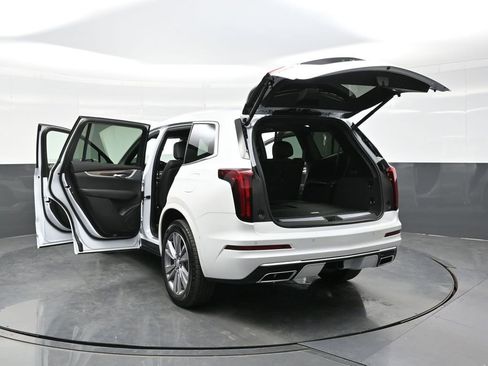 Certified 2025 Cadillac XT6 Premium Luxury w/ Platinum Package AWD/4WD image 43