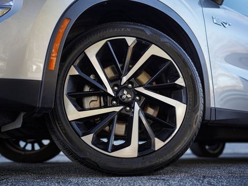 Used 2023 Mitsubishi Outlander SE image 18