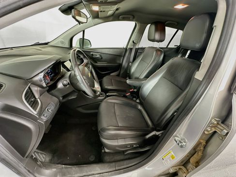 Used 2019 Chevrolet Trax LT w/ LT Convenience Package AWD/4WD image 13