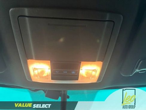 Used 2015 Ford Explorer XLT w/ Equipment Group 202A AWD/4WD image 17