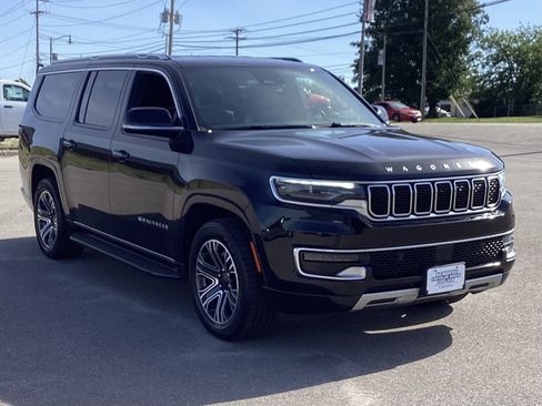 Used 2024 Jeep Wagoneer L Series III w/ Flexible Seating Group AWD/4WD image 3