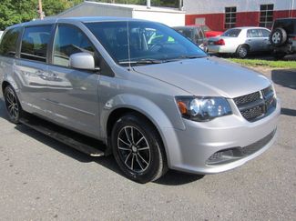 Used 2017 Dodge Grand Caravan SE image 1