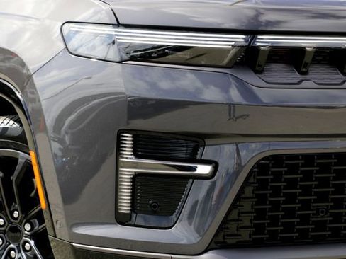 New 2026 Jeep Grand Wagoneer Summit image 3