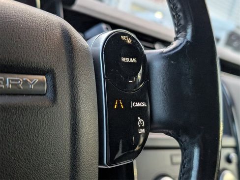 Used 2019 Land Rover Discovery SE image 22