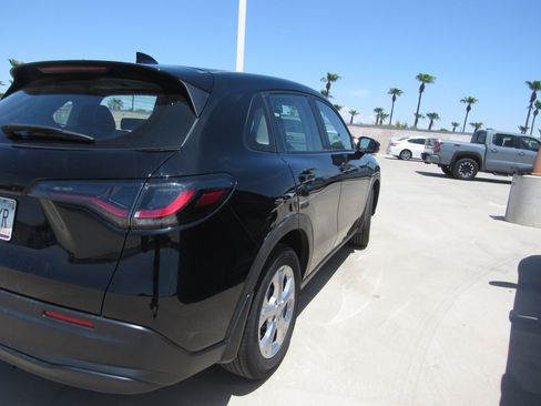 Used 2024 Honda HR-V LX image 3