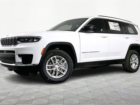 New 2025 Jeep Grand Cherokee L Laredo image 1