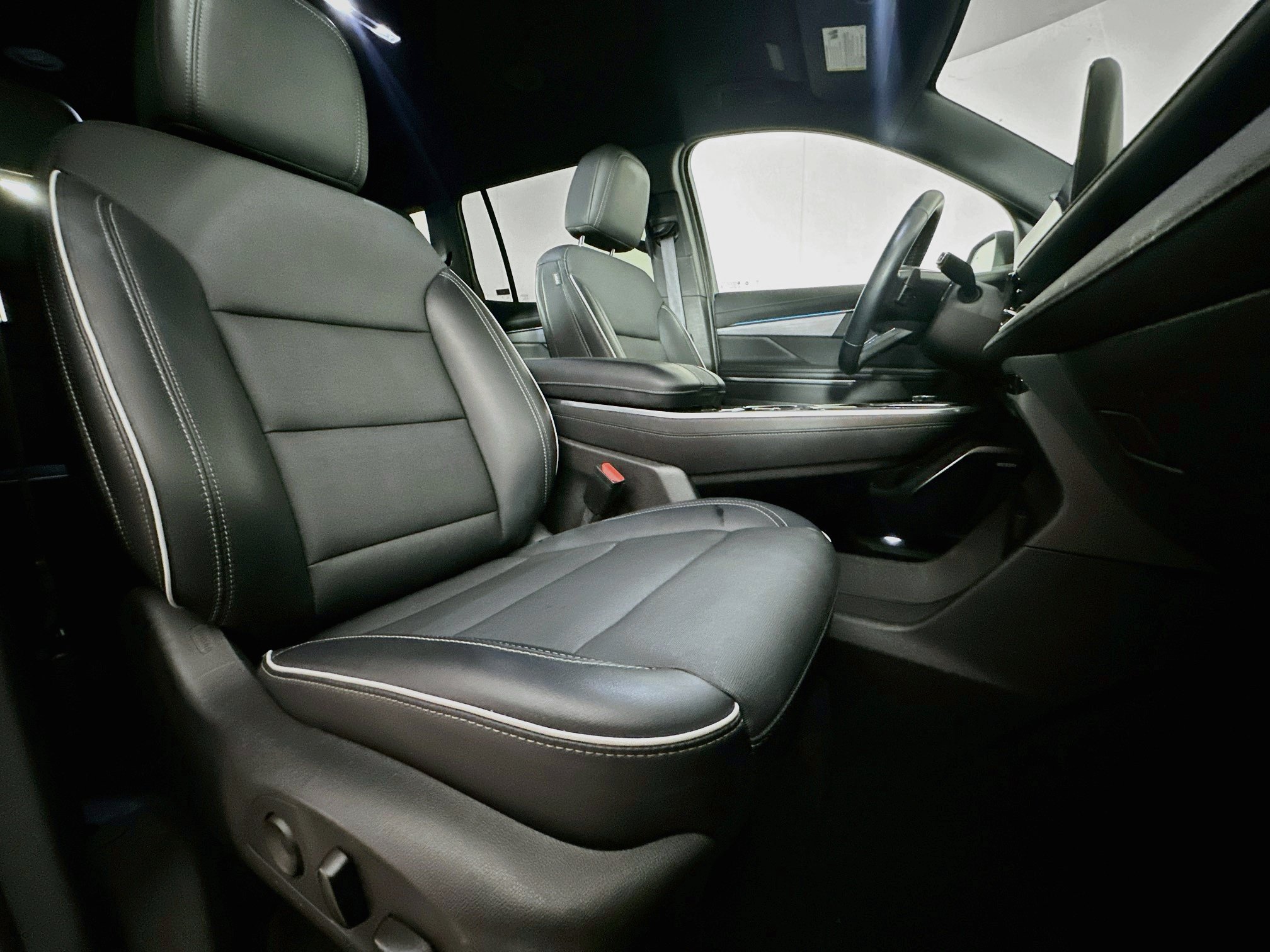 Used 2025 Buick Enclave Preferred FWD image 32
