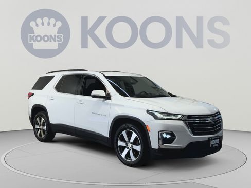 Used 2023 Chevrolet Traverse LT w/ LT Premium Package AWD/4WD image 2